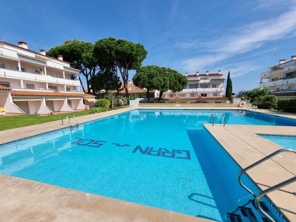 Apartamento con terraza a 400m de la playa de Riells - HISP-236-184 - 1