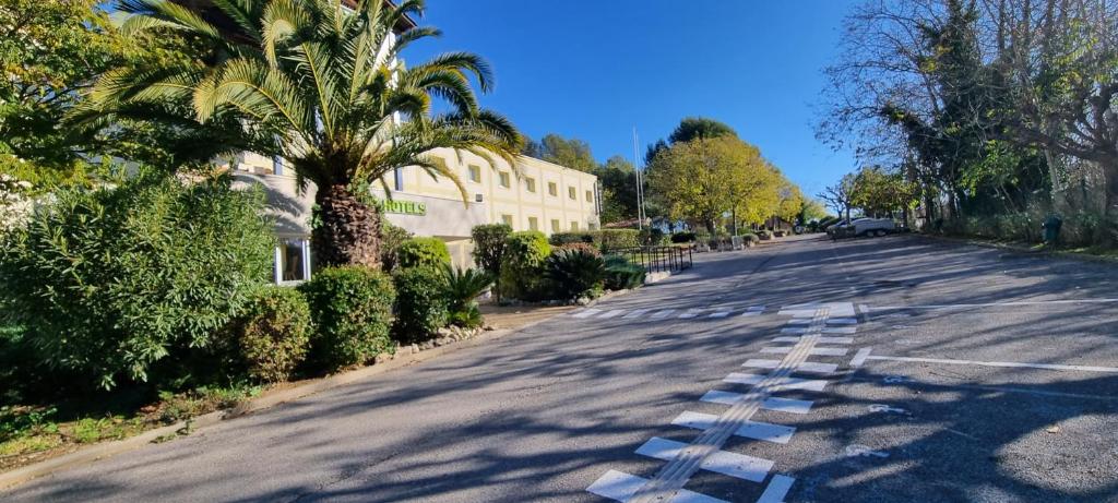 B&B HOTEL Cannes Mouans Sartoux - 1
