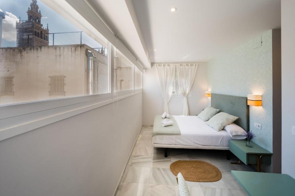 Wide bright- 2Bd 2Bth- Cathedral - 3