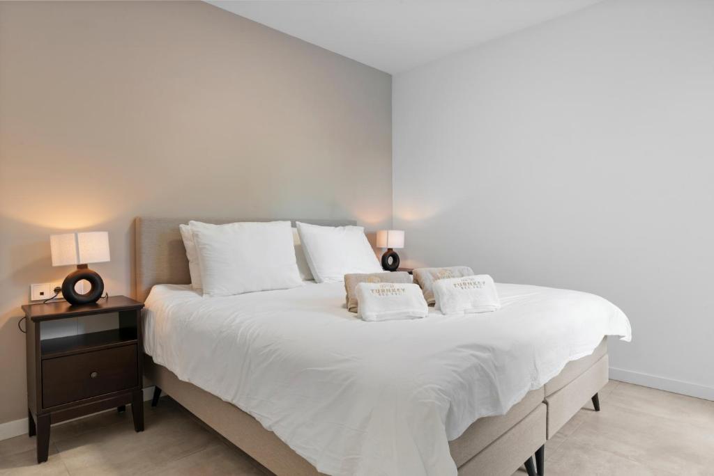 Luxury 3BR Garden Apartment Estepona - 3