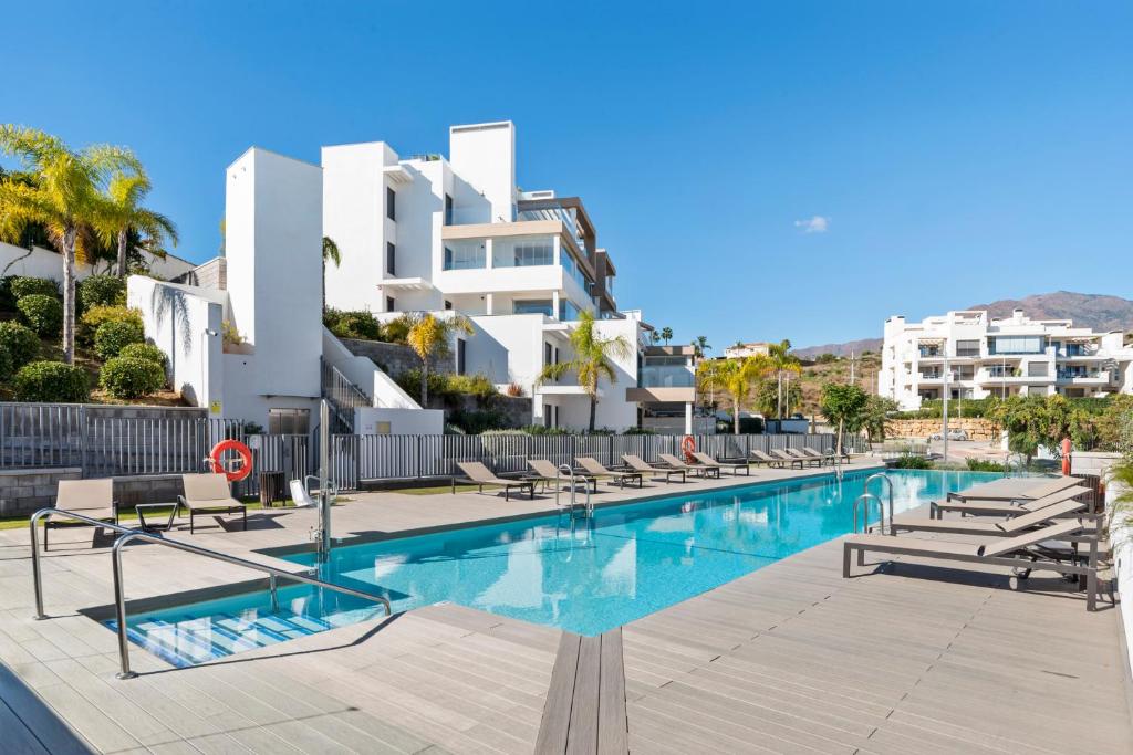 Luxury 3BR Garden Apartment Estepona - 4