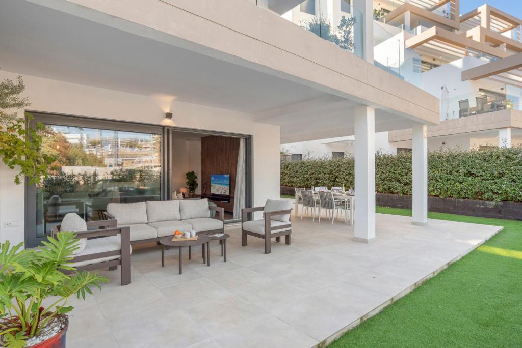 Luxury 3BR Garden Apartment Estepona - 2