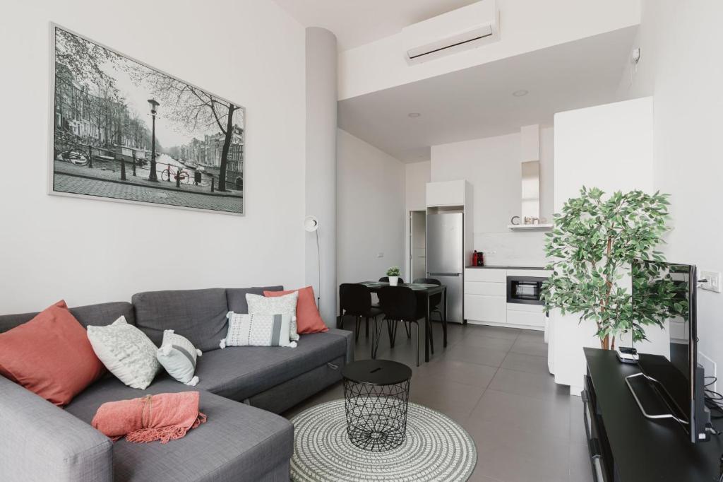 Quiet Terrace in Triana close to the river - 1
