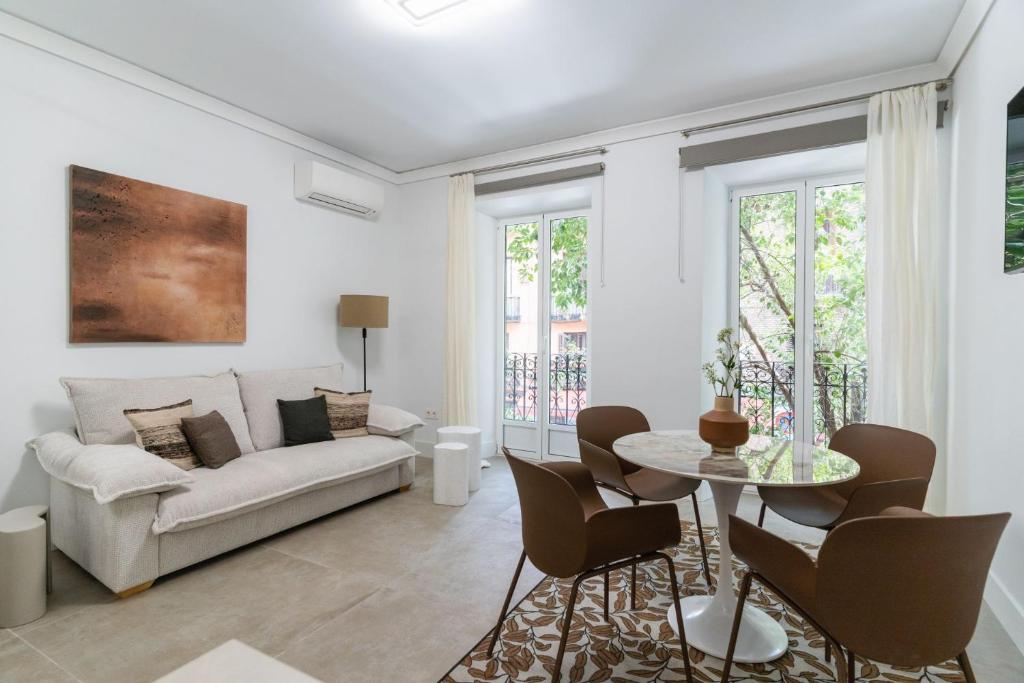 Modern and Bright-1Bedroom 2Bathrooms-La Latina - 1
