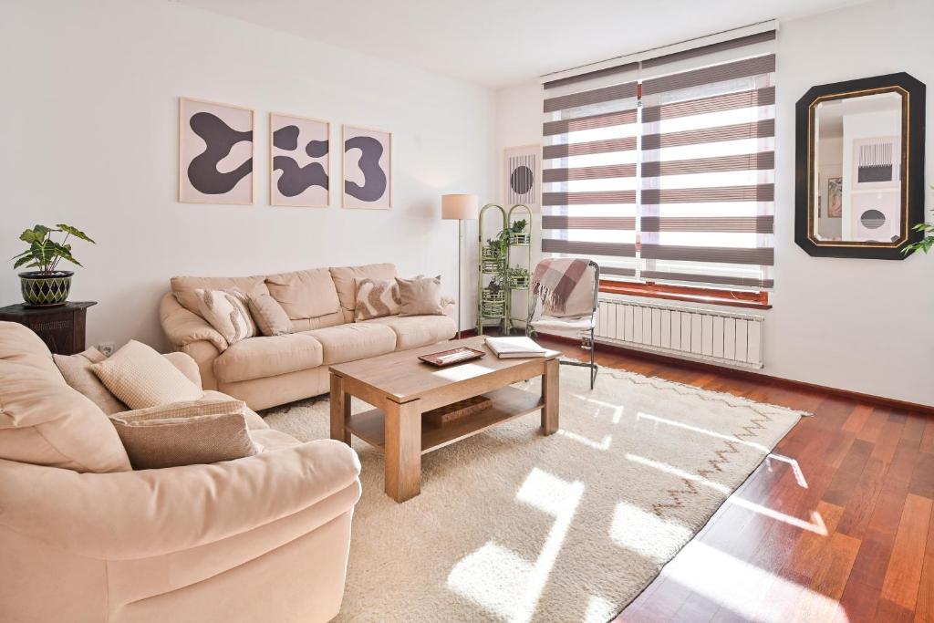 Modern Central Apartment - Free Private Parking - 3