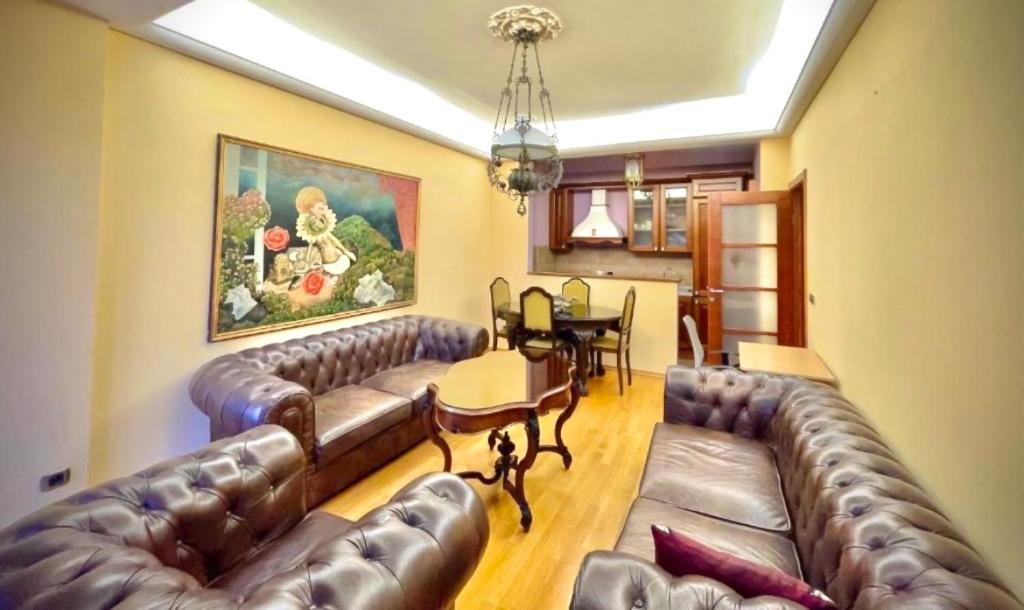 Heart of the City Stunning comfort,Balcony ,Netflix,Free Wi-Fi - 1