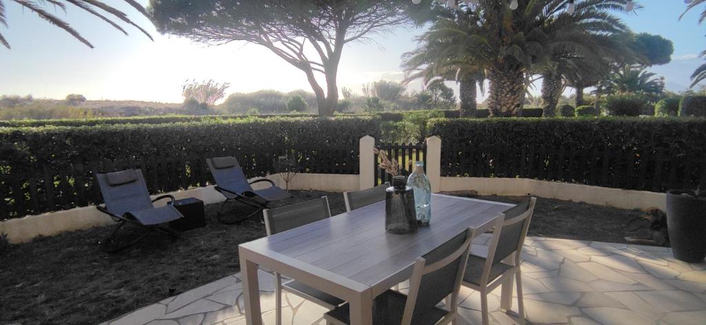 LES CAPITELLES 5 - Accès direct à la plage depuis le jardin - T2 avec cabine - 6 pers - jardin - Piscine - parking - 5