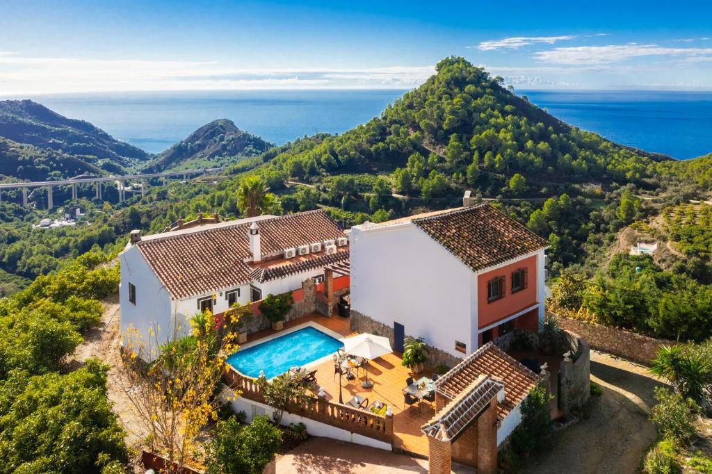 Villa Alvarez - 1