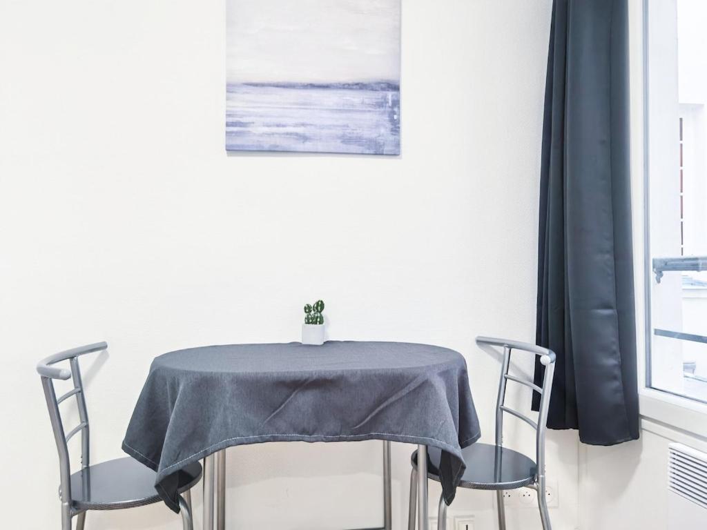 Studio Near Metro & Marais & Hotel de Ville & Seine - 2