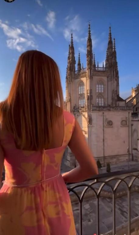 AtuaireHome Balcón con vistas a la Catedral de Burgos - 5