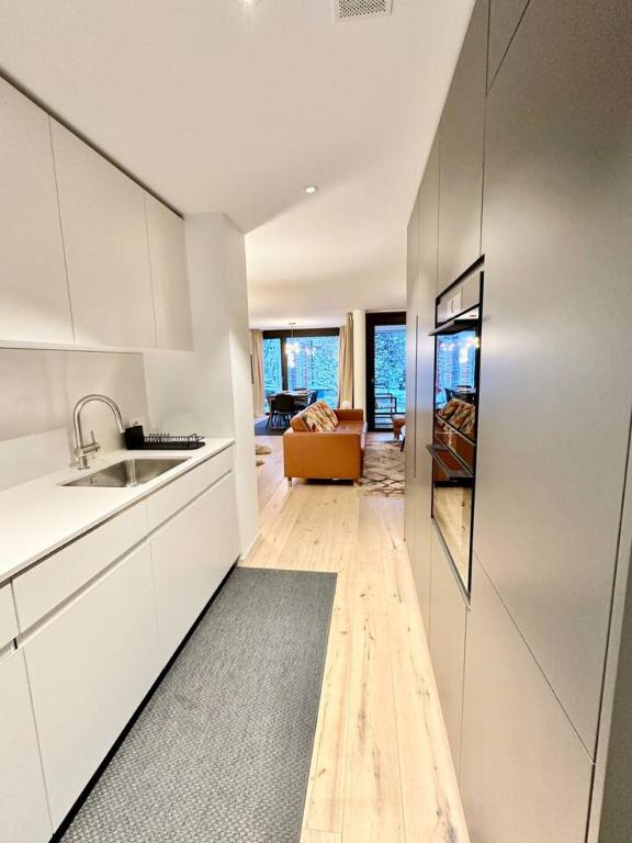 Mountain View Luxury Apartment at Interlaken West Station with Balcony, AC and BBQ - 4