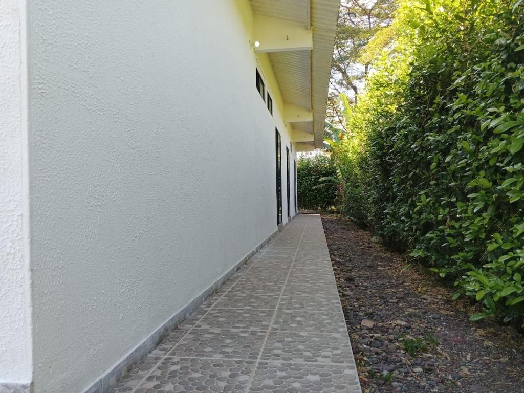 Hermosa casa campestre a solo 7 minutos de la ciudad, con piscina privada - 4