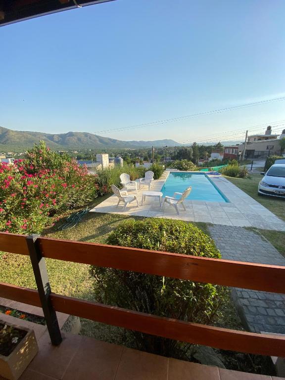 Casa con vista a las Sierras y pileta privada - 1