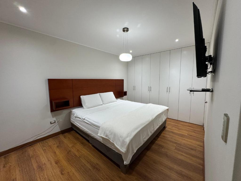 2 Bedroom Miraflores Apartment Down Town - 4