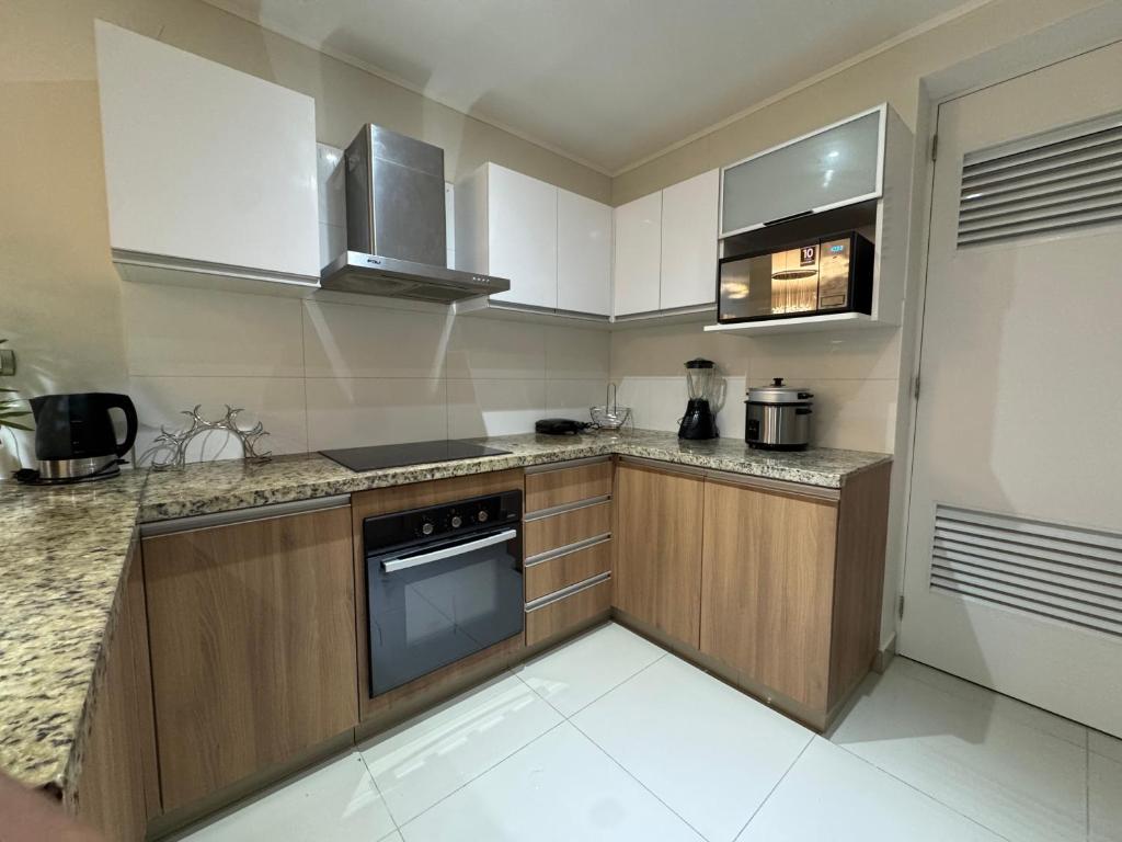 2 Bedroom Miraflores Apartment Down Town - 5