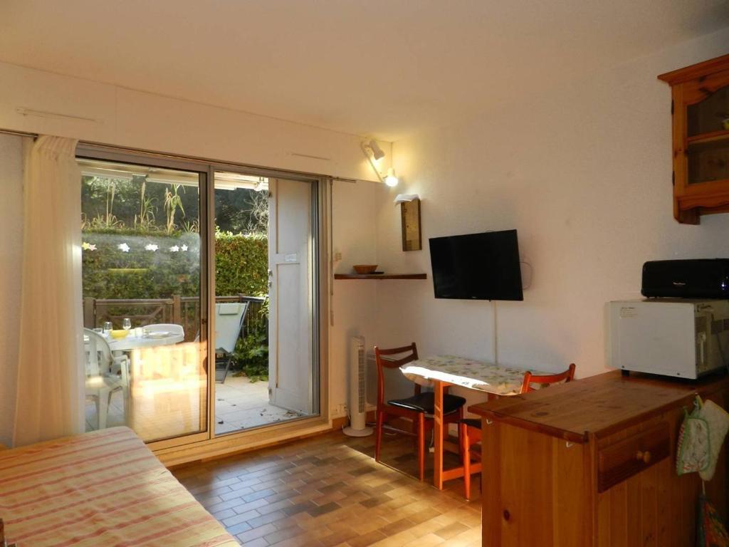 Studio coin nuit avec terrasse et parking privatif à Bormes-les-Mimosas - FR-1-251-900 - 2