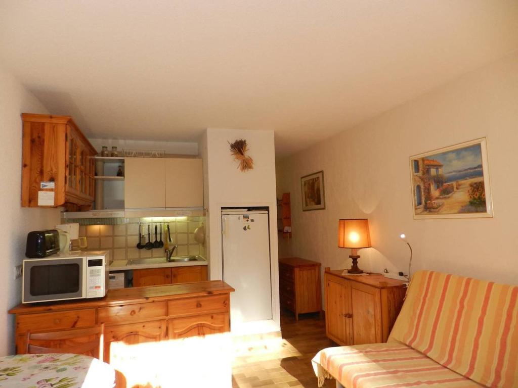 Studio coin nuit avec terrasse et parking privatif à Bormes-les-Mimosas - FR-1-251-900 - 3