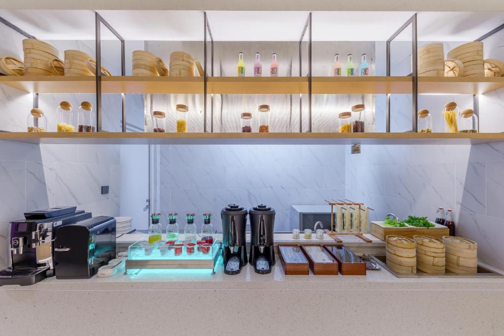 Restaurant, SkyBird Hotel (West Lake Hefang Street) in Hangzhou