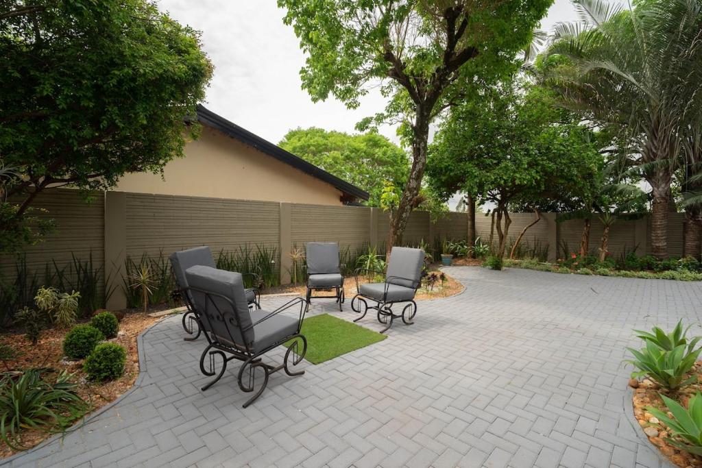 Contemporary house minutes from San Jose beach - 2