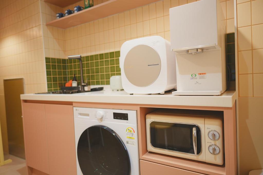 3. 스테이 헬로 홍..