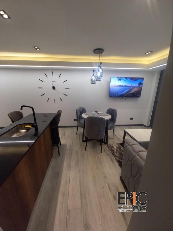Epic Suite 213 Deluxe Airport Family 2Room 6Pax - 5