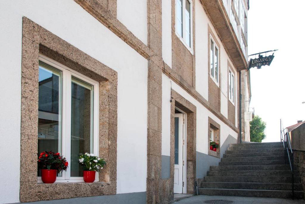 Albergue Linares — Hotel in Santiago De Compostela