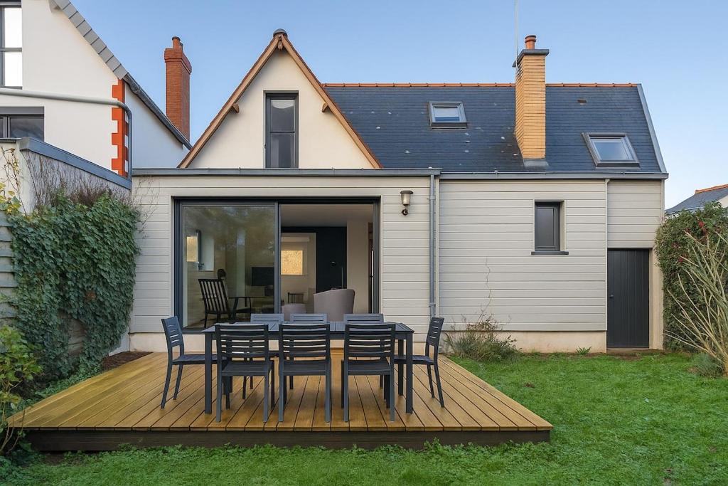 Maison avec garage et jardin - 3