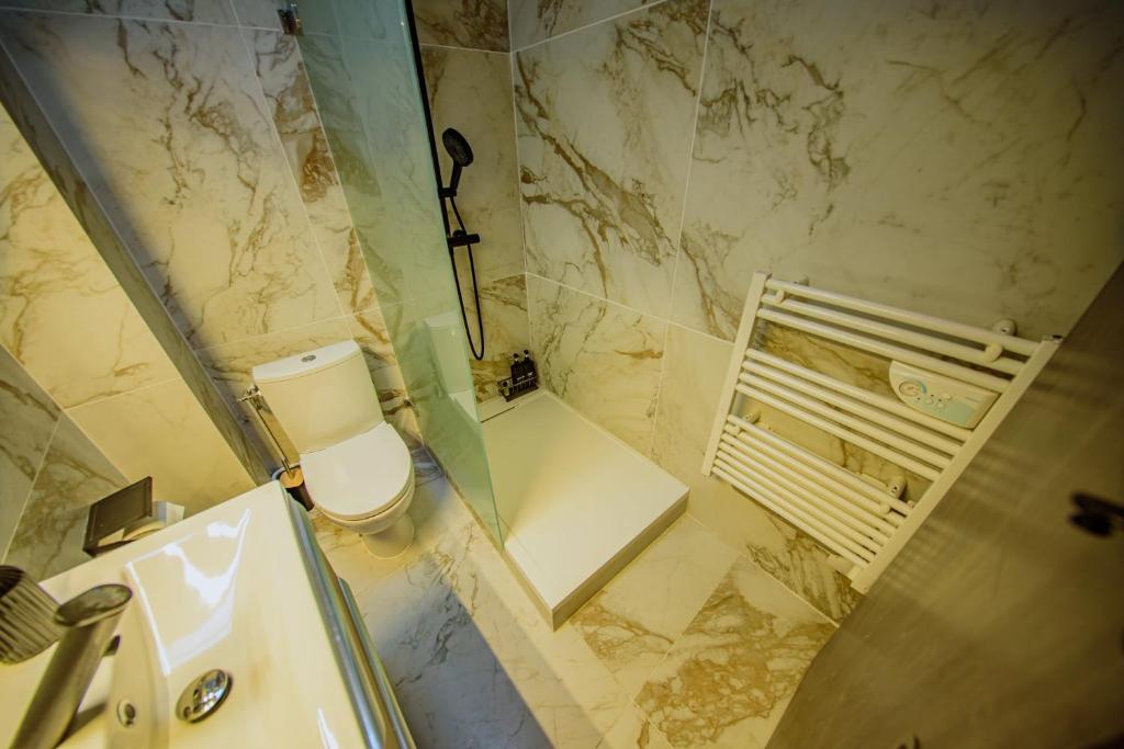 Suite romantique & Jacuzzi privatif Centre d'Arles, Climatisée - 5