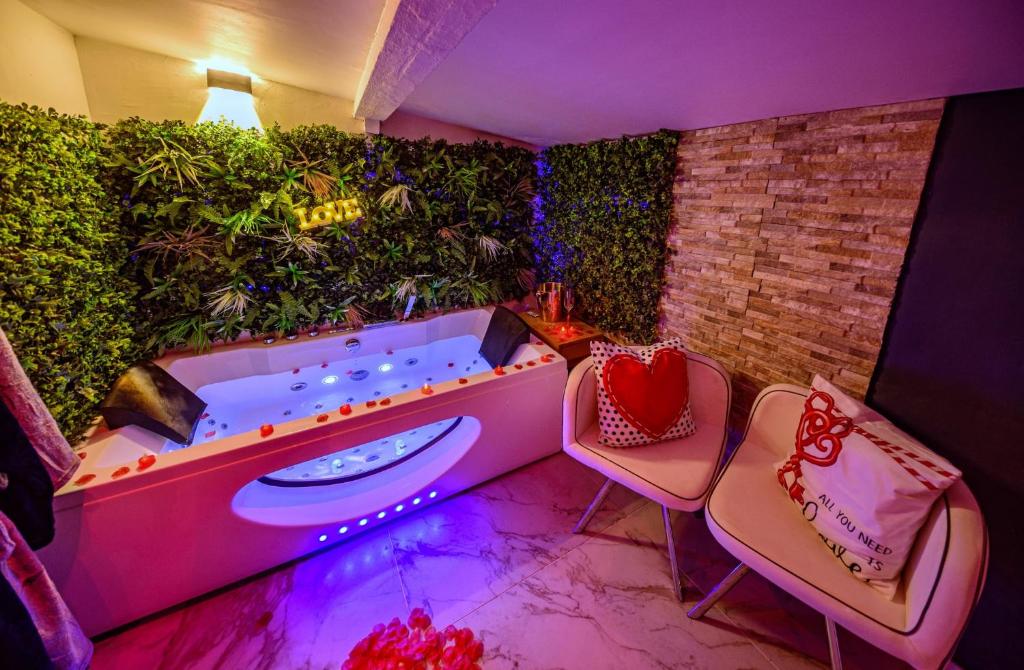 Suite romantique & Jacuzzi privatif Centre d'Arles, Climatisée - 1