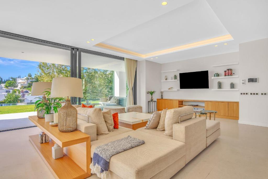 Villa Serena by Finest Rentals - 5