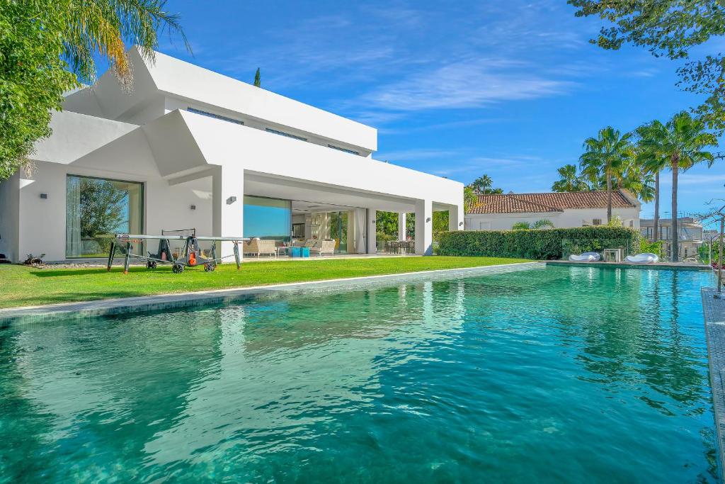 Villa Serena by Finest Rentals - 2