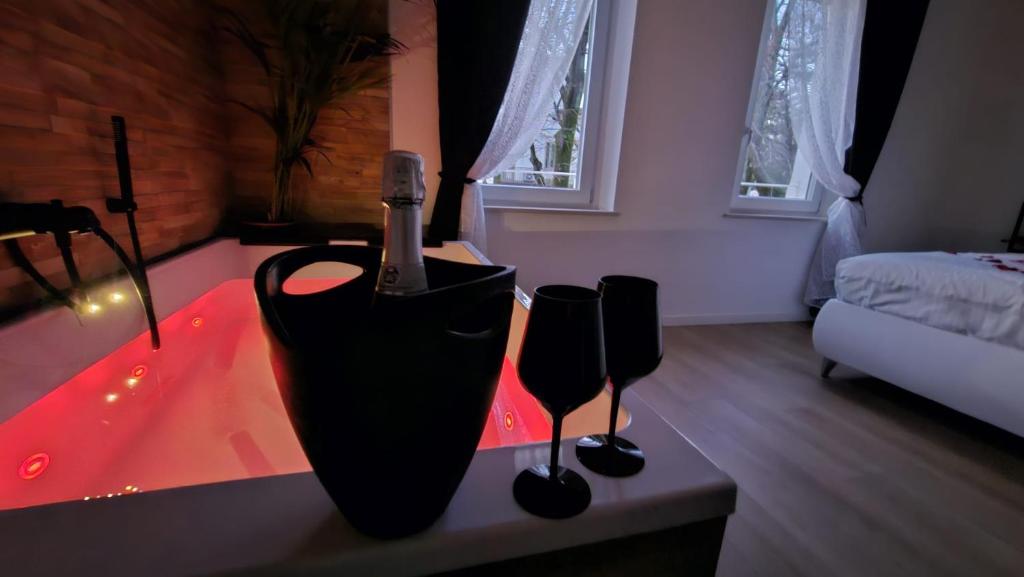 Superior Suite, Villa Joy Verona, Luxury Romantic Suite with Jacuzzi, near City Center - 3