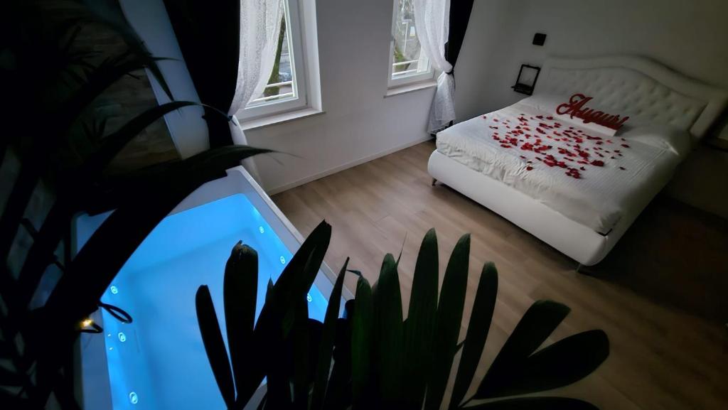 Superior Suite, Villa Joy Verona, Luxury Romantic Suite with Jacuzzi, near City Center - 5