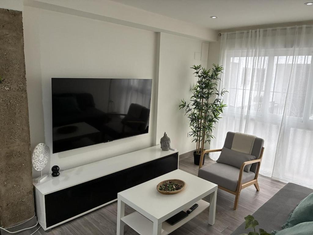 Modern Living Miramar II Elegant 3 Bedroom Stay in city center Walking distance to the trainstation and the beaches by NAMASTE ELITE - 2