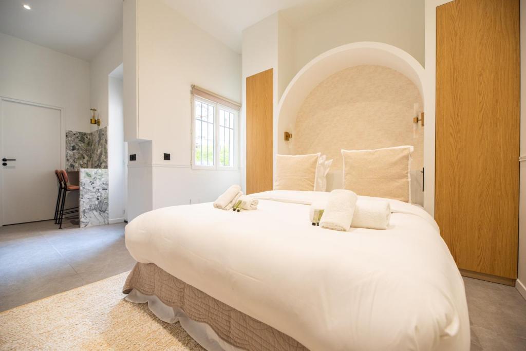 Cozy studio - upper Marais - 1