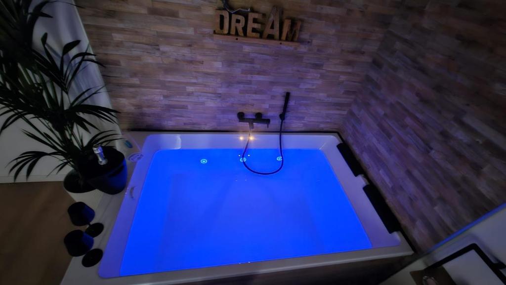 Lovely Suite, Villa Joy Verona , Luxury Romantic Suite with Jacuzzi, City Center - 2