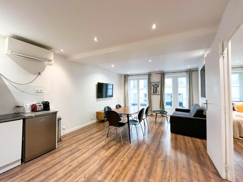 UrbanFlat 201 - Beautiful 2 Bedroom Flat in the center of Paris - 2