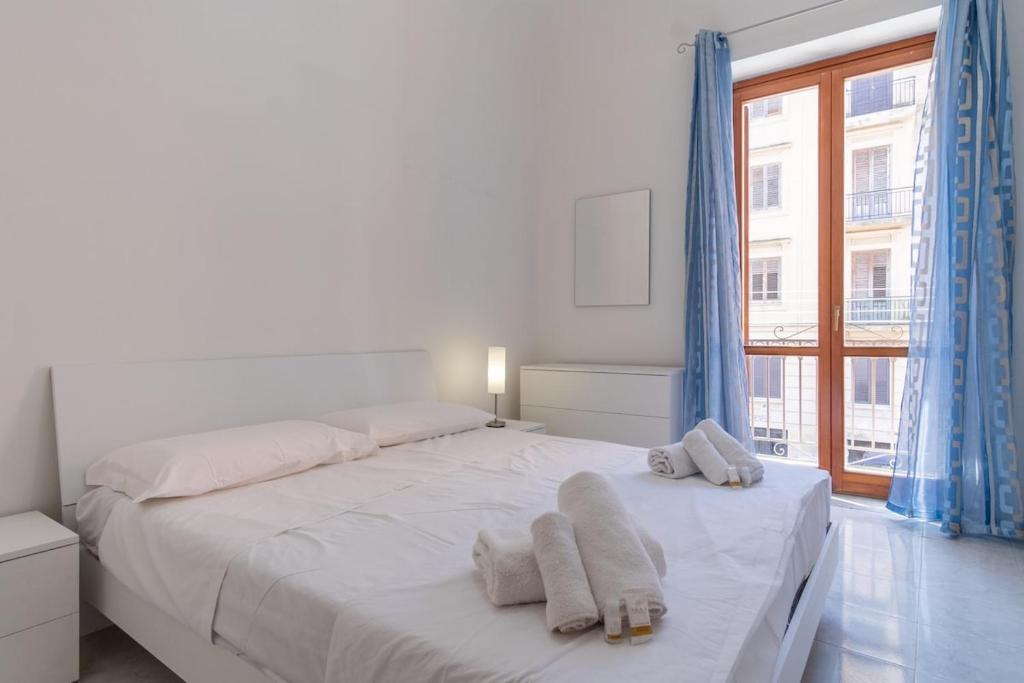 15 min to Historic Center, 5 min to Bus, Balcony - 2
