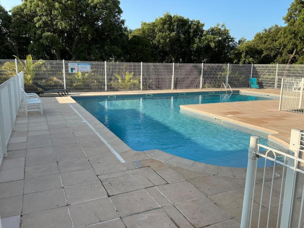 Joli cocon , terrasse, vue mer, piscine - 2