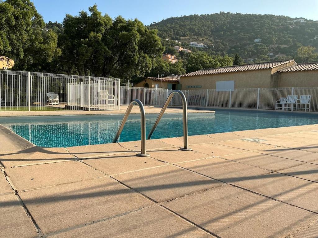 Joli cocon , terrasse, vue mer, piscine - 1