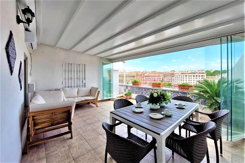 Penthouse with panoramic terrace at the Colosseum - 2