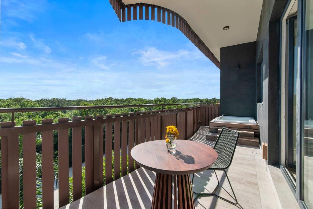 2BR Condo with Jacuzzi Near Habitas Beach - 4