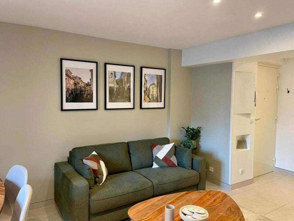 Spacious Group Stay in Antibes - 1