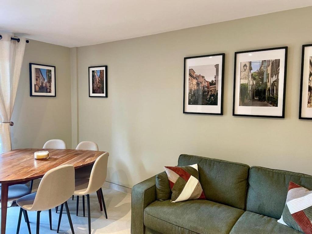 Spacious Group Stay in Antibes - 5