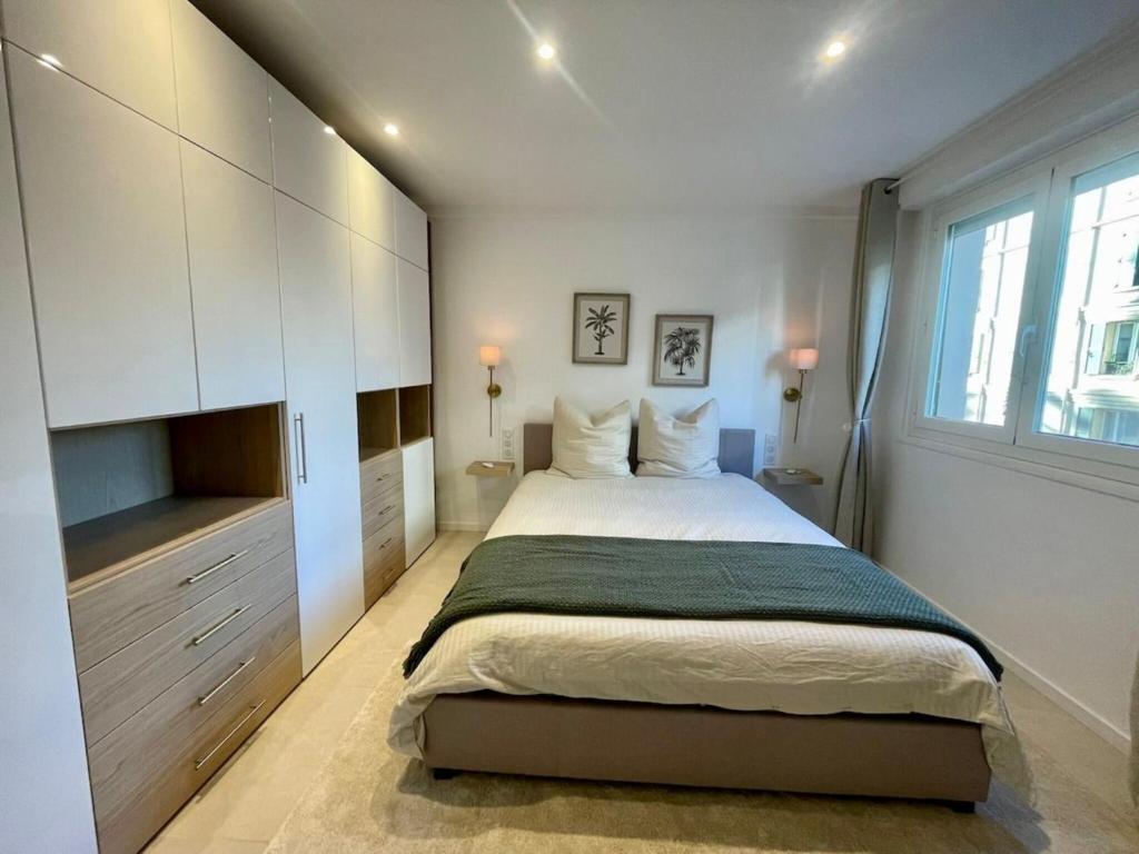 Spacious Group Stay in Antibes - 2