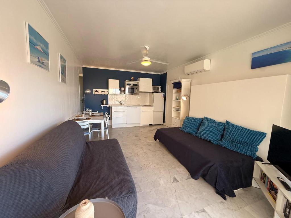 Peaceful La Pinède apartment for couple - 1