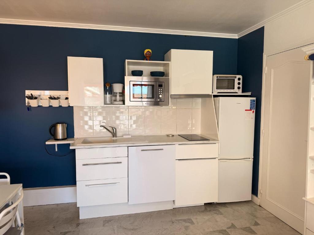 Peaceful La Pinède apartment for couple - 2