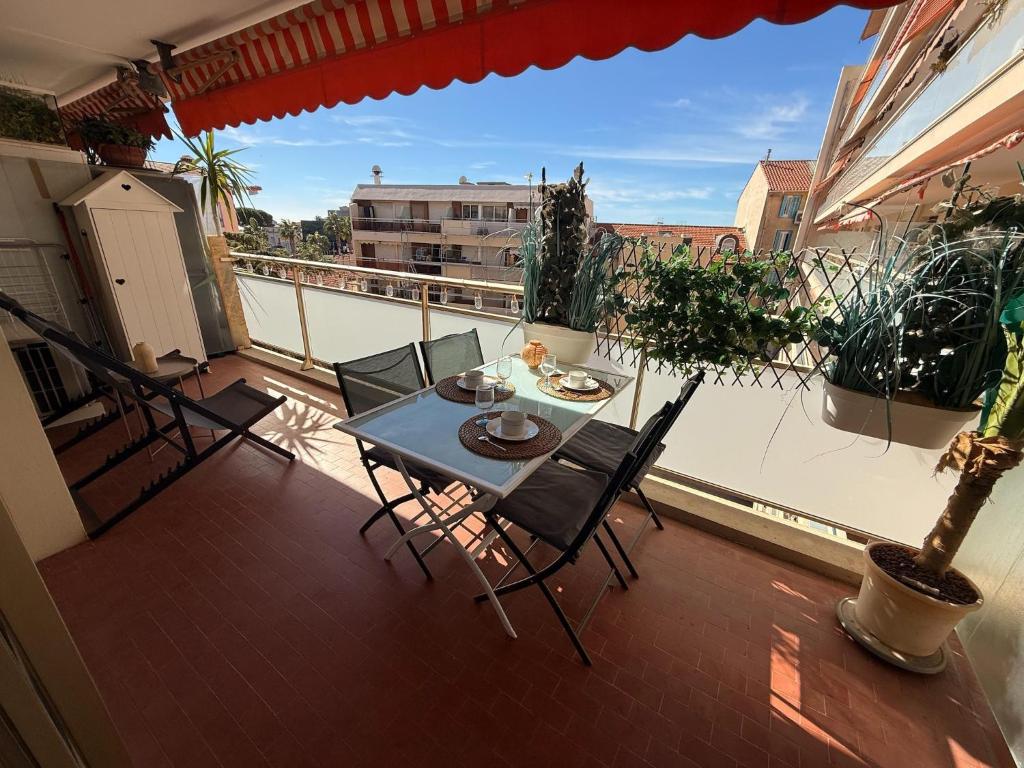 Peaceful La Pinède apartment for couple - 4