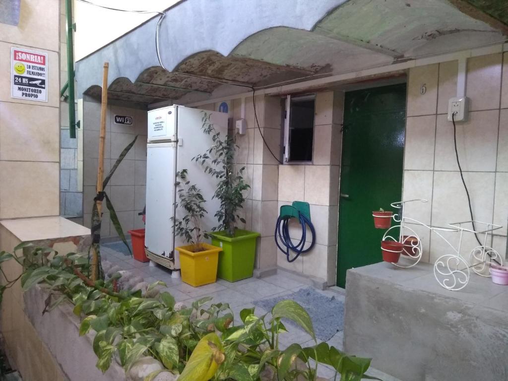 habitacion amoblada con baño privado unicamente para varon SOLO - 3