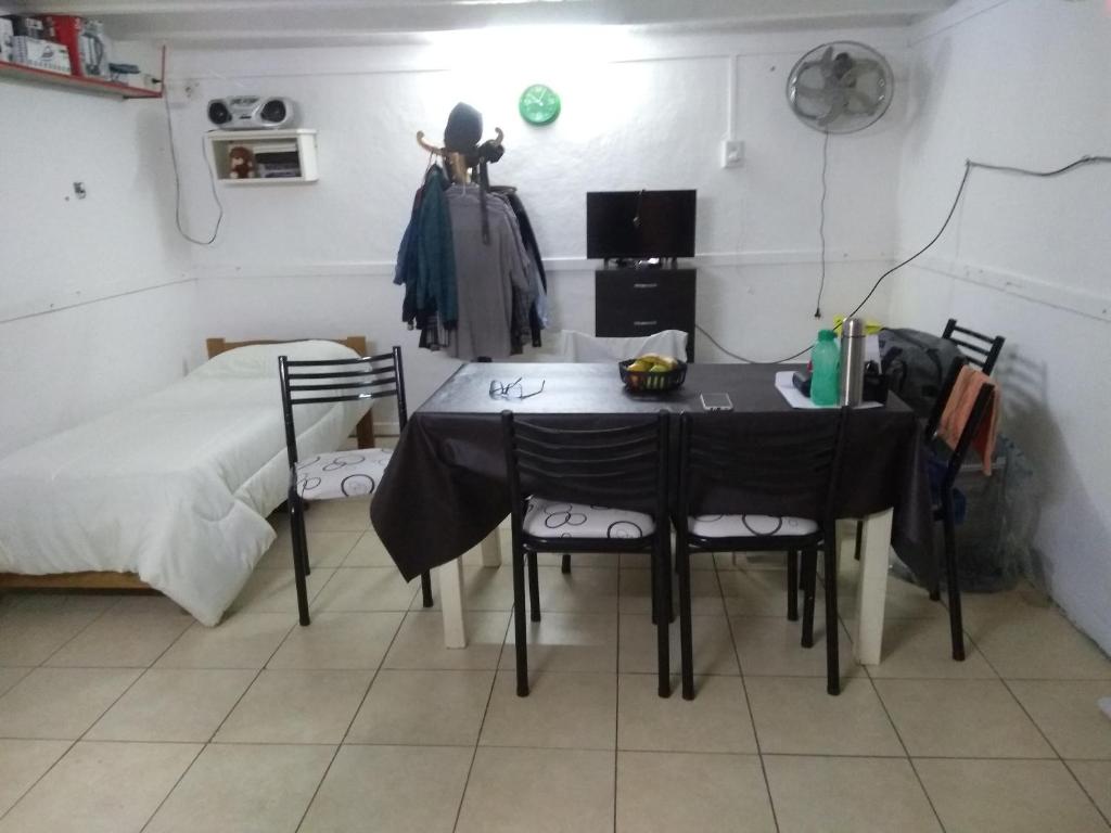 habitacion amoblada con baño privado unicamente para varon SOLO - 4